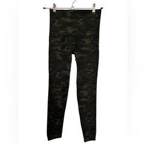 SPANX Camo Compression Leggings Size Medium